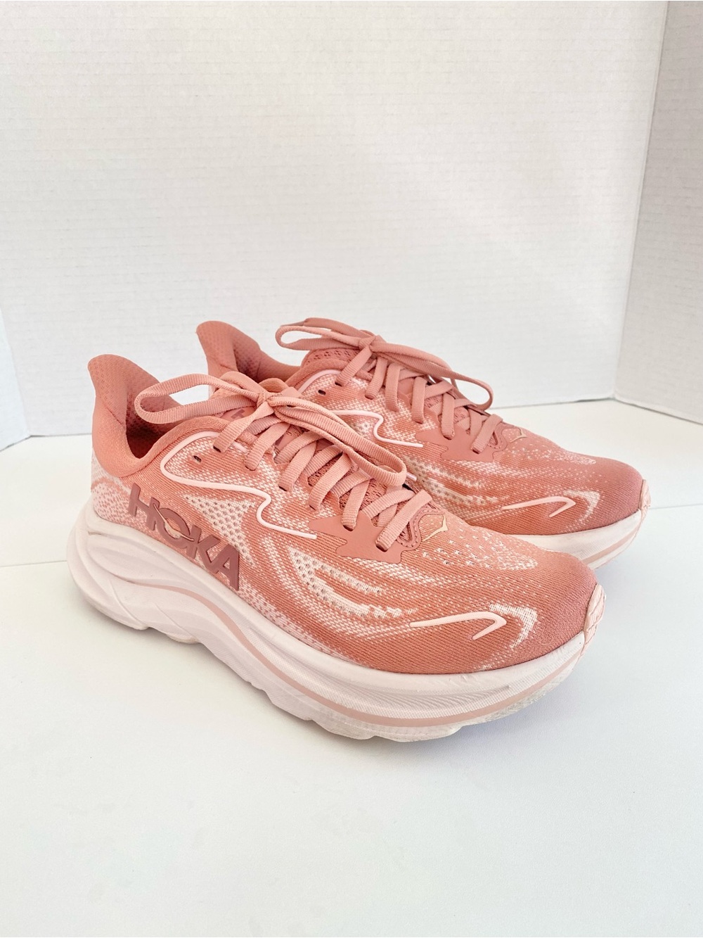 Hoka Clifton 10 Sneakers Women’s 7 B Blush Rose Latte